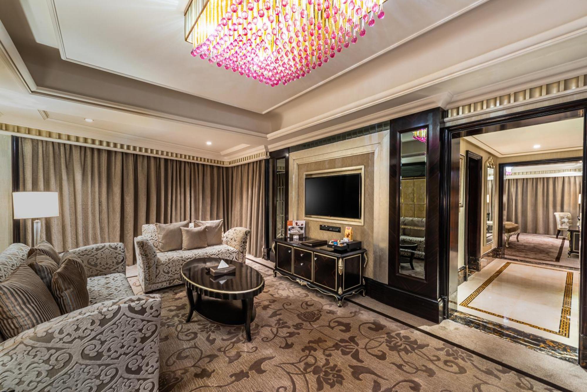 Narcissus Riyadh Hotel & Spa Exterior foto The living room of a suite at The St. Regis Mumbai