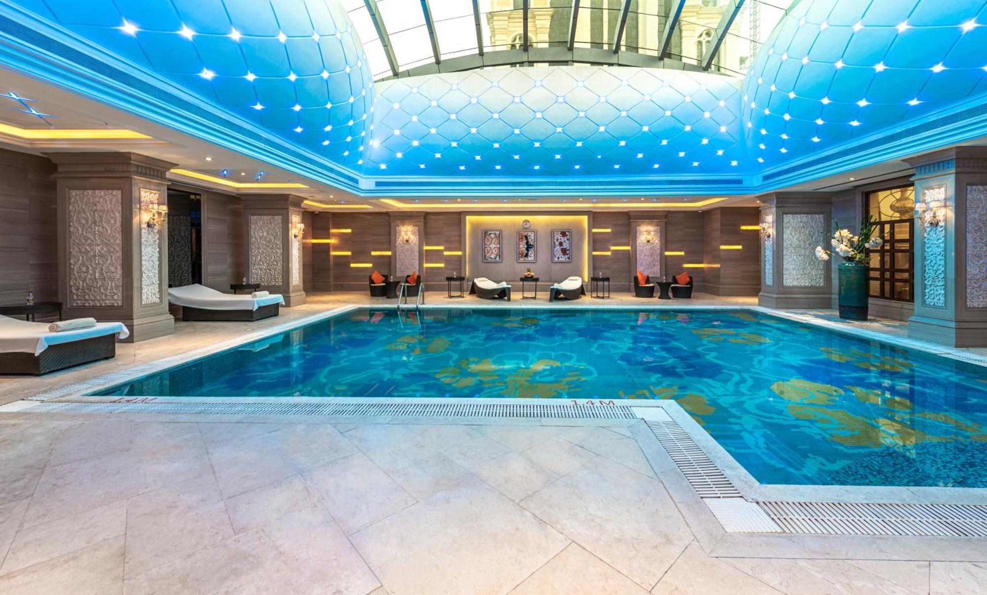 Narcissus Riyadh Hotel & Spa Exterior foto The swimming pool at the hotel